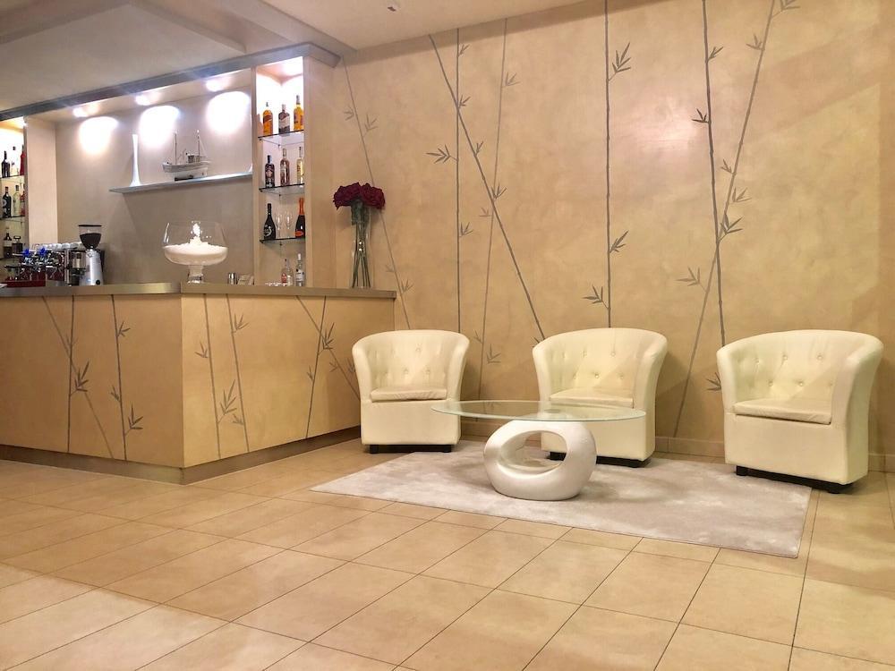 Hotel Cosmopol 切塞纳蒂科 外观 照片