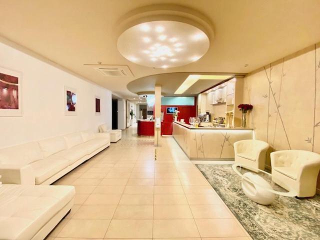 Hotel Cosmopol 切塞纳蒂科 外观 照片