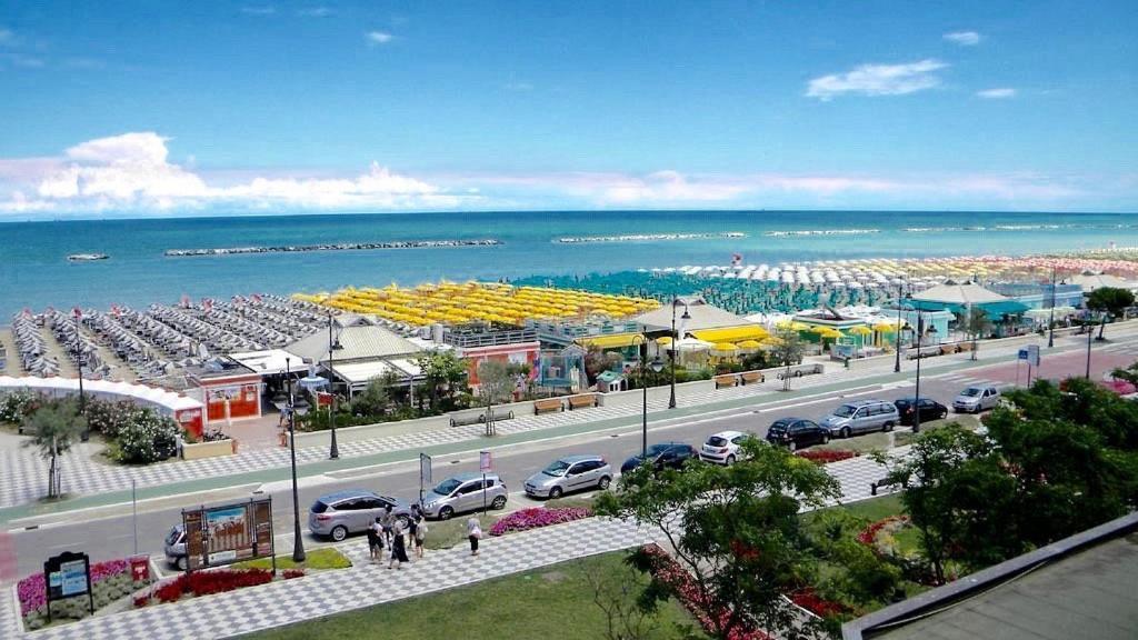 Hotel Cosmopol 切塞纳蒂科 外观 照片