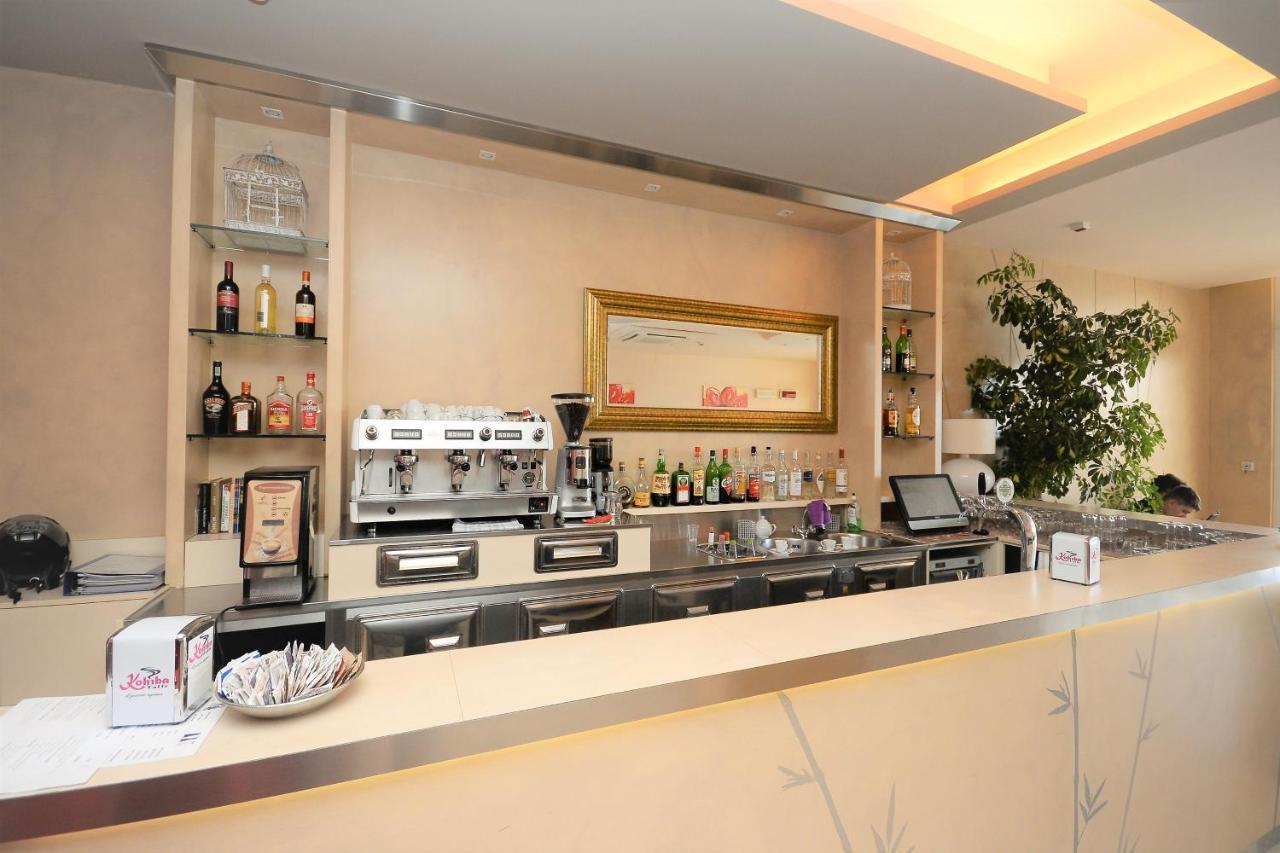 Hotel Cosmopol 切塞纳蒂科 外观 照片